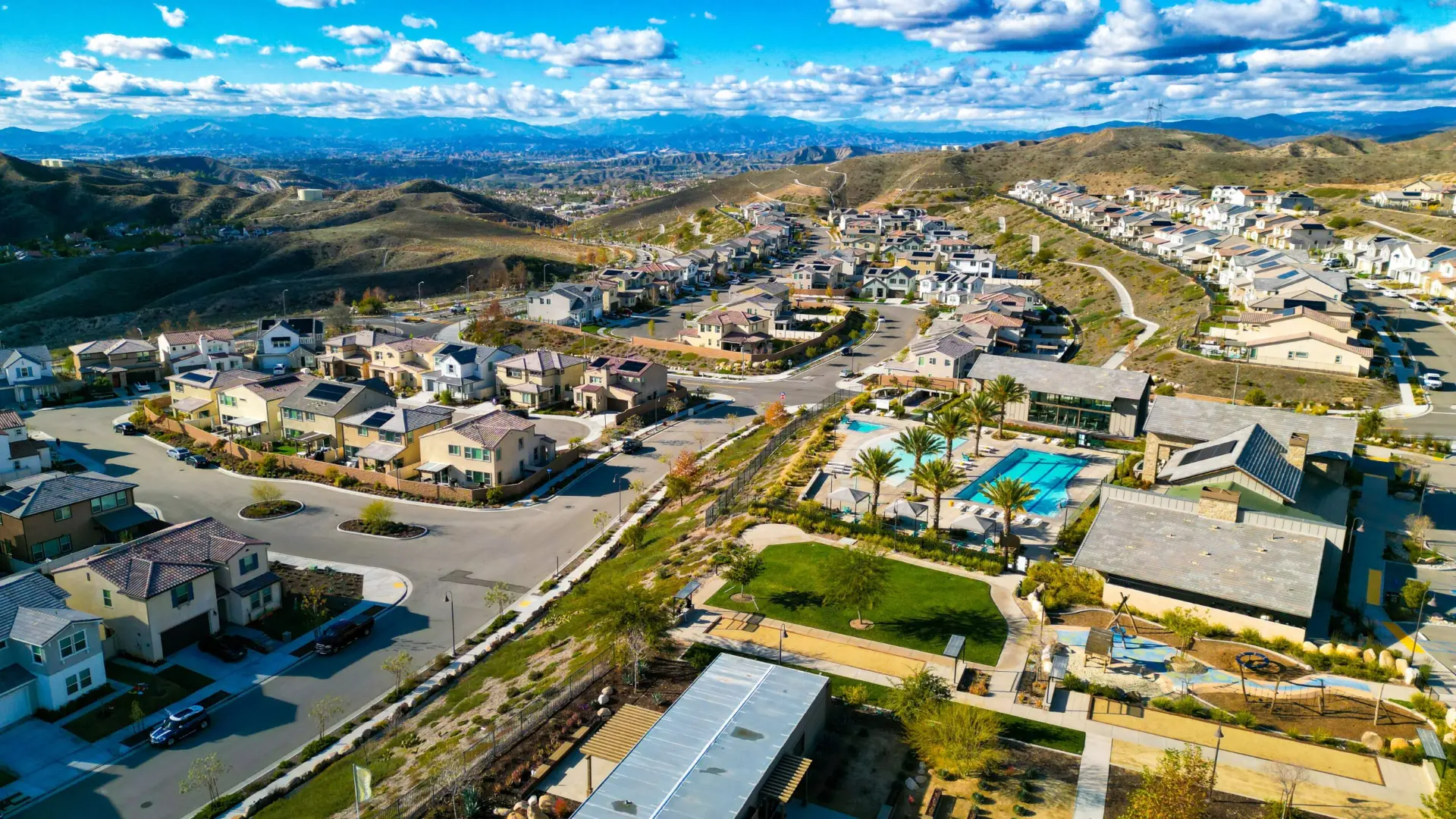 Santa Clarita homes and neighborhood character in Santa Clarita, CA